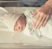 L’emmaillotage de bébé étape par étape