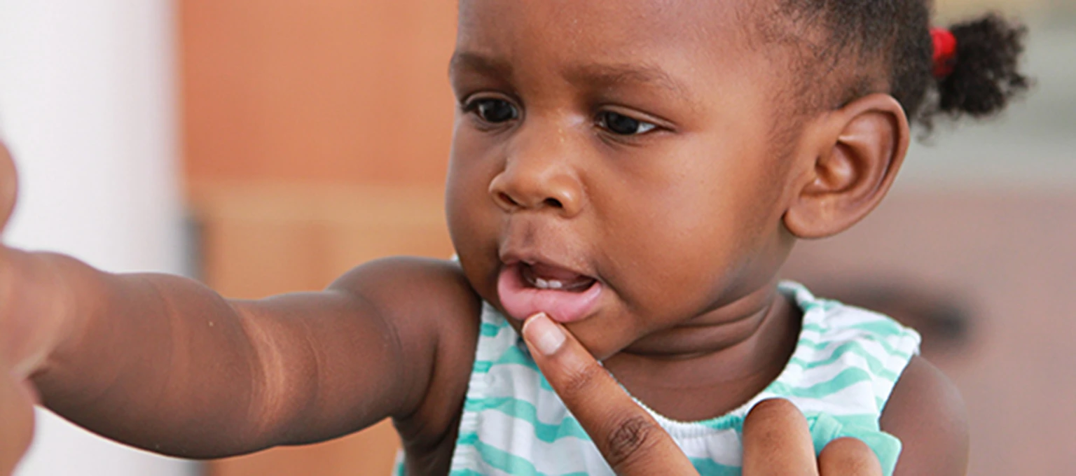 Problemes Lies Aux Dents De Lait Comment Les Traiter Pampers