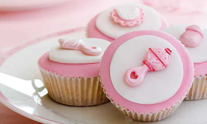 Les cupcakes hochets
