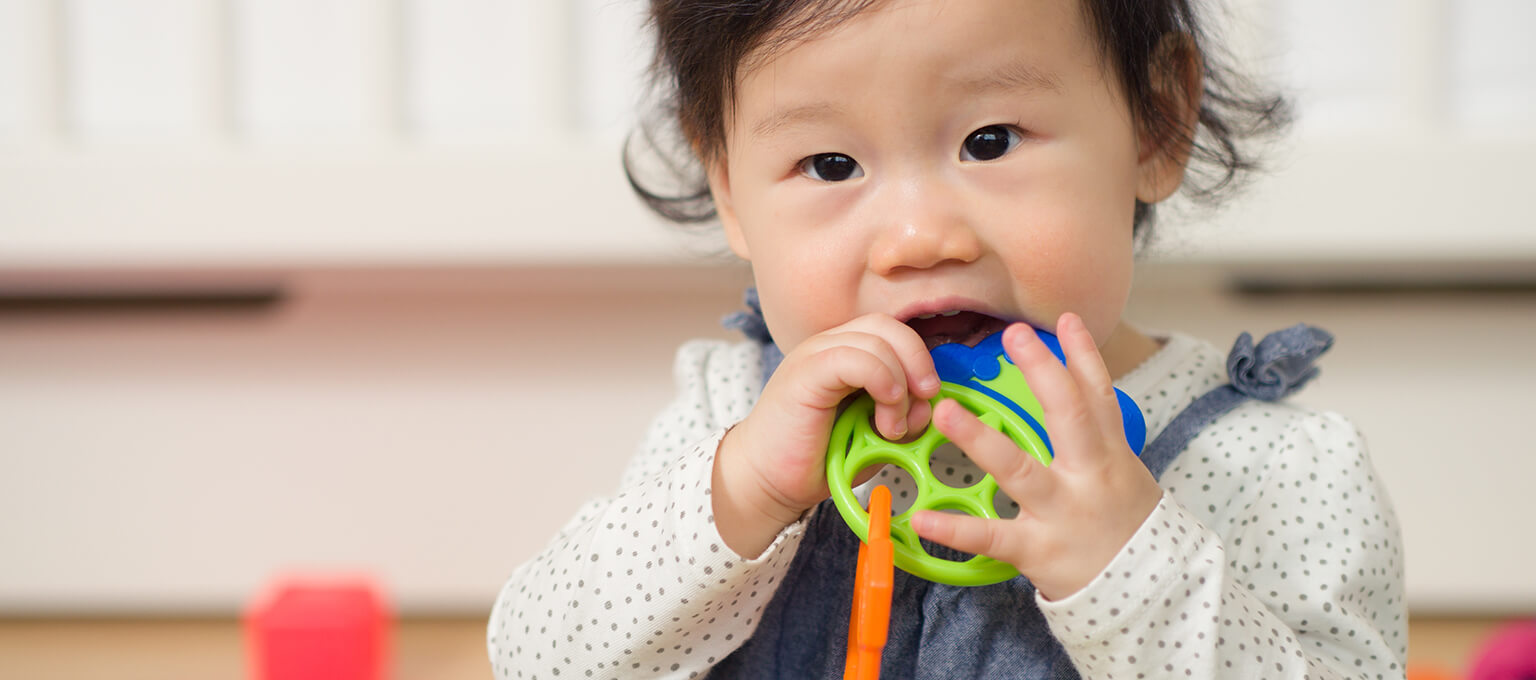 Bebe Fait Ses Dents Les Symptomes Pampers