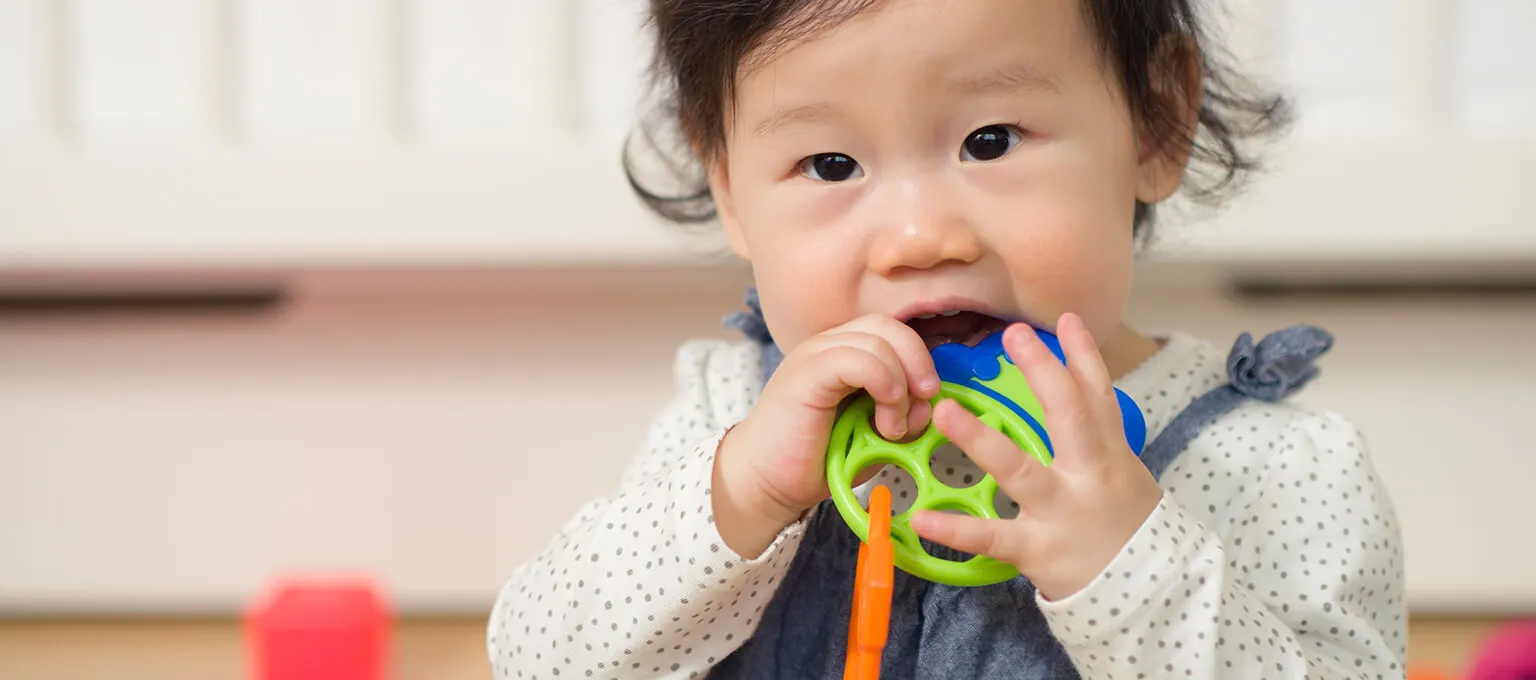 Les symptômes des poussées dentaires chez bébé