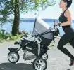 Maman faisant de l'activité physique