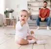 À quel âge les bébés tiennent assis 