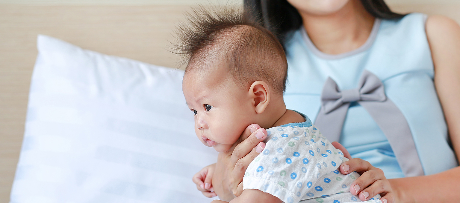 Les coliques : un moment douloureux pour bébé - L'heure de la sieste,  sorties en famille, diy, anniversaire and more