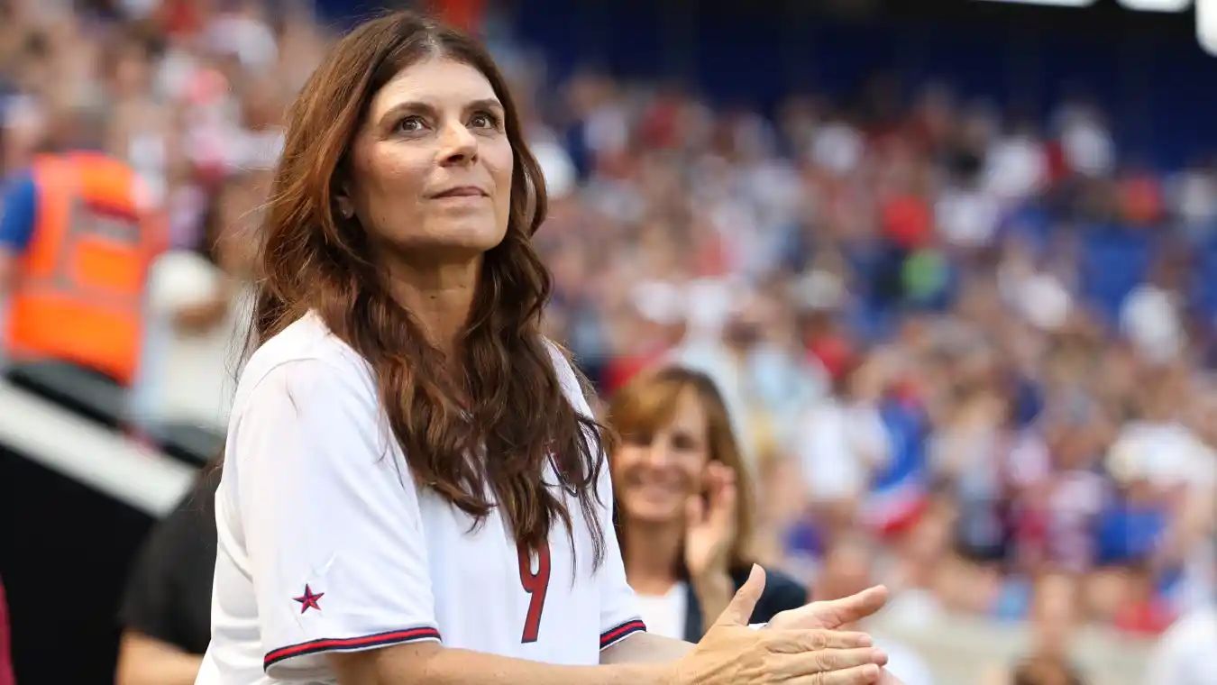 Heavy.com - As Soccer Takes Center Stage, Legendary Player Mia Hamm Opens Up About Pain