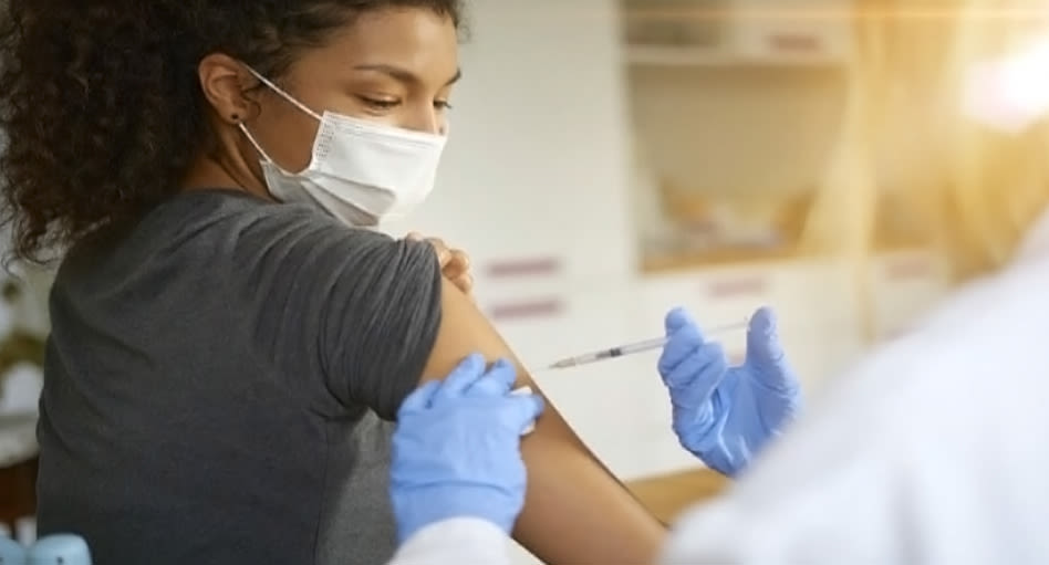 Woman receiving a flue shot