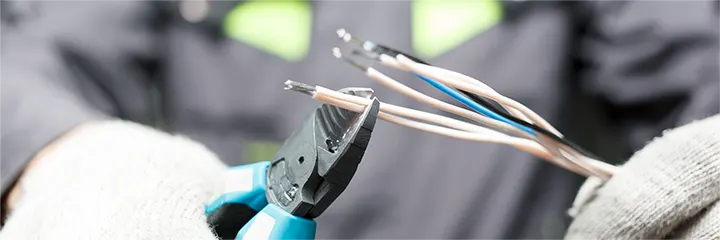 5 reasons to join the electrical industry image