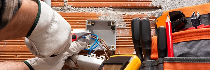 5 reasons to join the electrical industry image