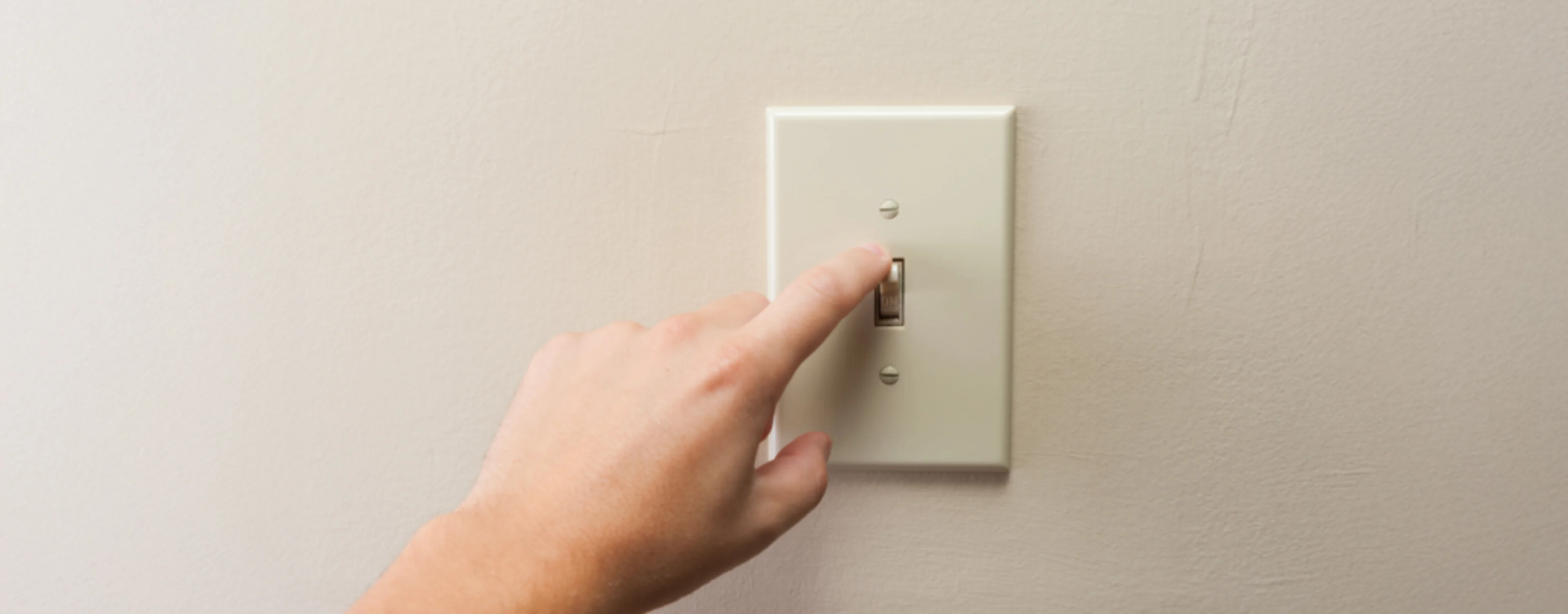 Wired lighting vs. wireless lighting: Which system is right? image