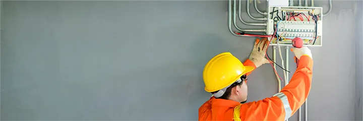 5 reasons to join the electrical industry image