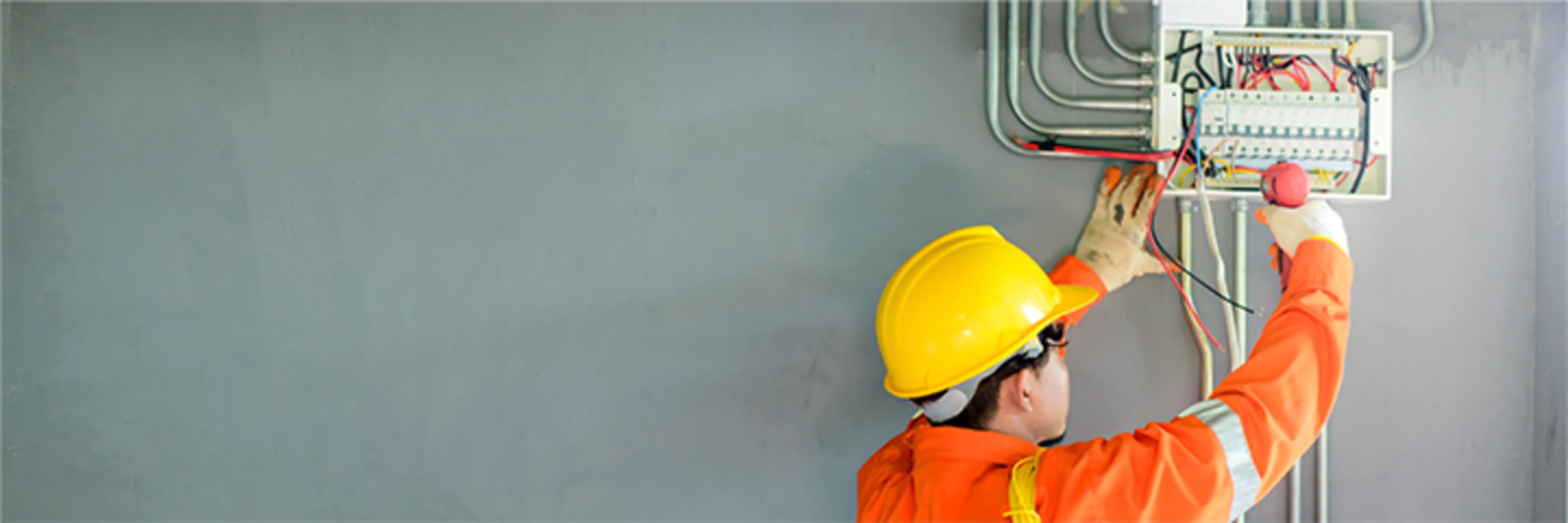 5 reasons to join the electrical industry image