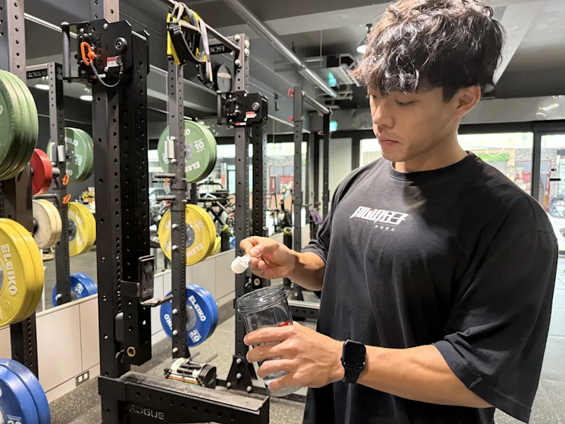 重訓更有力的秘密：肌酸劑量與服用時間全解析，素食者增肌更有感的補給技術