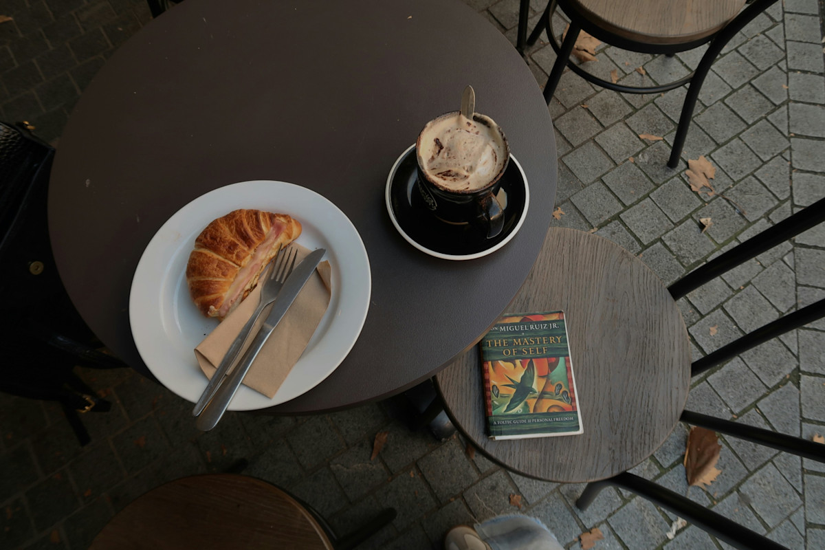 Cozy Reading Cafes in Seattle