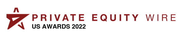 Logotipo de Private Equity Wire US Awards 2022 con una estrella estilizada roja y texto rojo en negrita sobre fondo blanco.