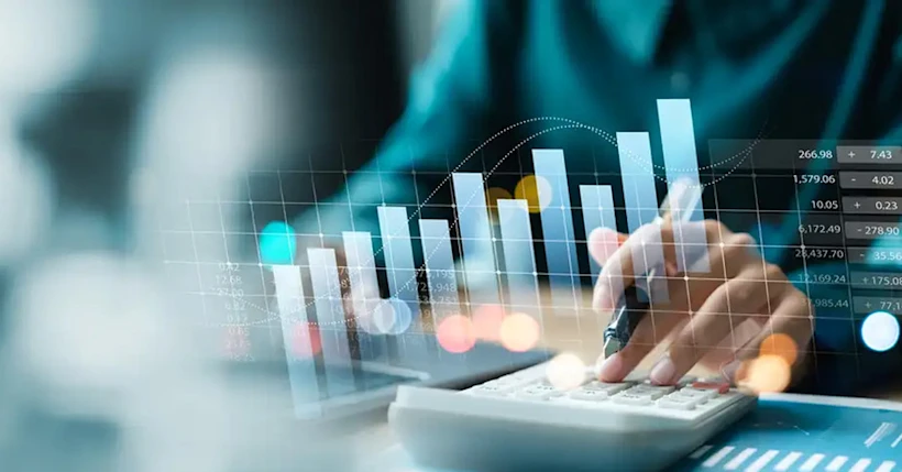 Data analyst calculates sales