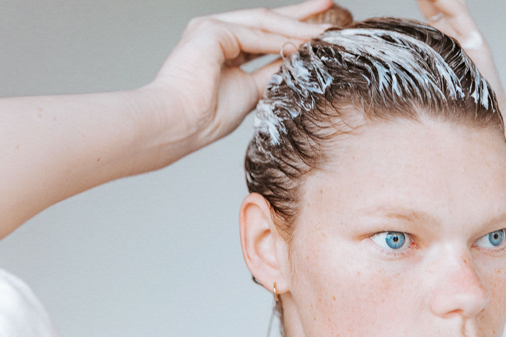 Your Flaky Scalp Probably Isn't Dandruff | Into The Gloss
