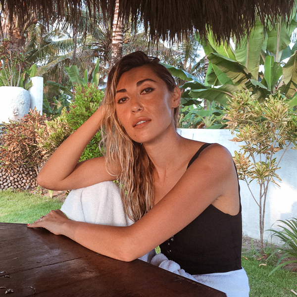 The Makeup Artist's Guide To Island Beauty