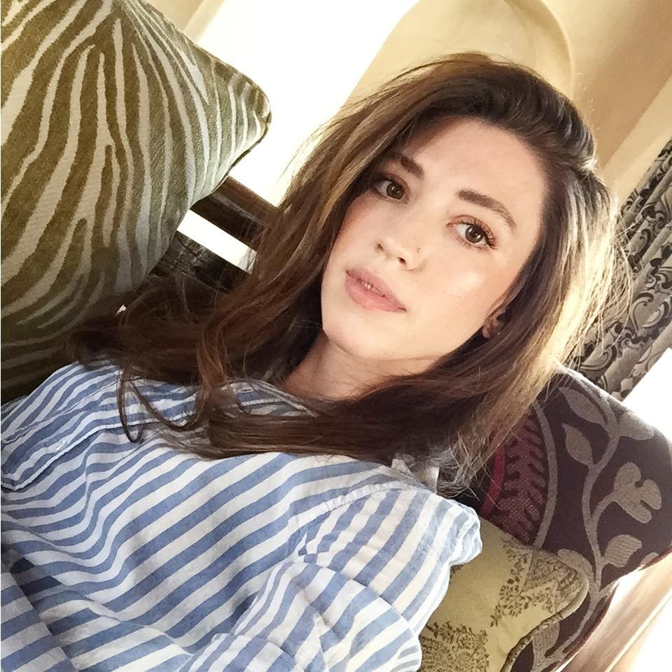 The Translator Who Clay Masks Her Entire Body