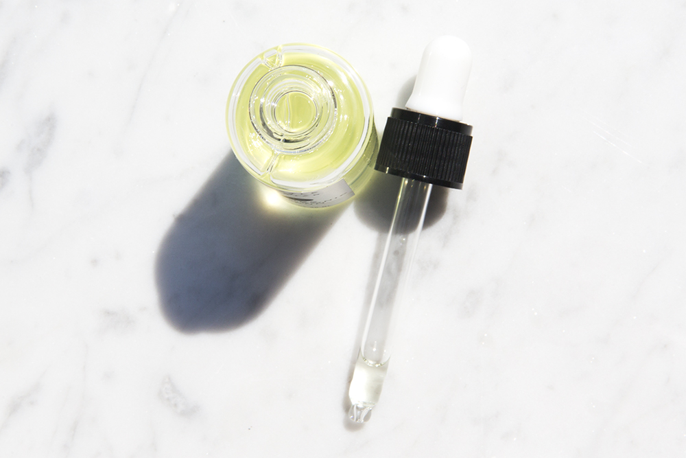 What is Serum? Understanding the Basics of this Skincare Marvel
