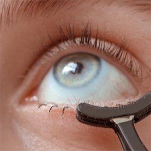 Now That You're Sold On Fake Lashes, Here's How To Apply Them