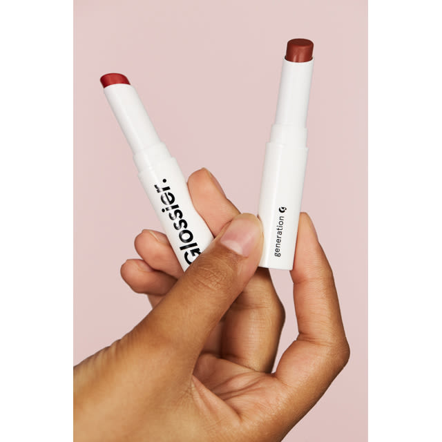 Hey guys ! Here are new pictures of the glossier beauty bag as you