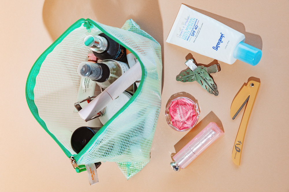 fangirling over a makeup bag? absolutely #glossier #glossiermakeup