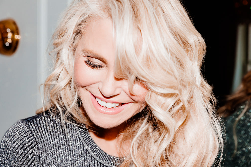 Christie Brinkley's Volumizing Hack For Thinning | Into The Gloss