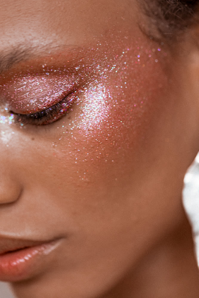 civile trojansk hest Blæse Five Glitter Makeup Looks To Try | Into The Gloss