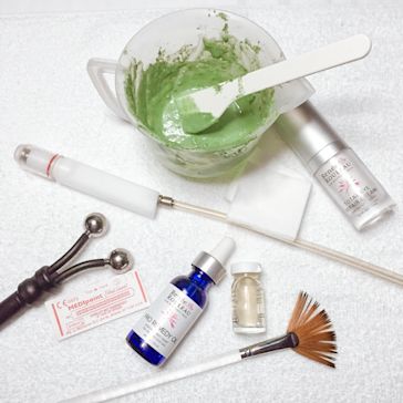 Facialist Renée Rouleau's 5 Tips For Getting Rid Of Acne
