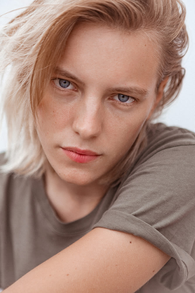 Erika Linder's Low-Key Pink Lip | Into The Gloss