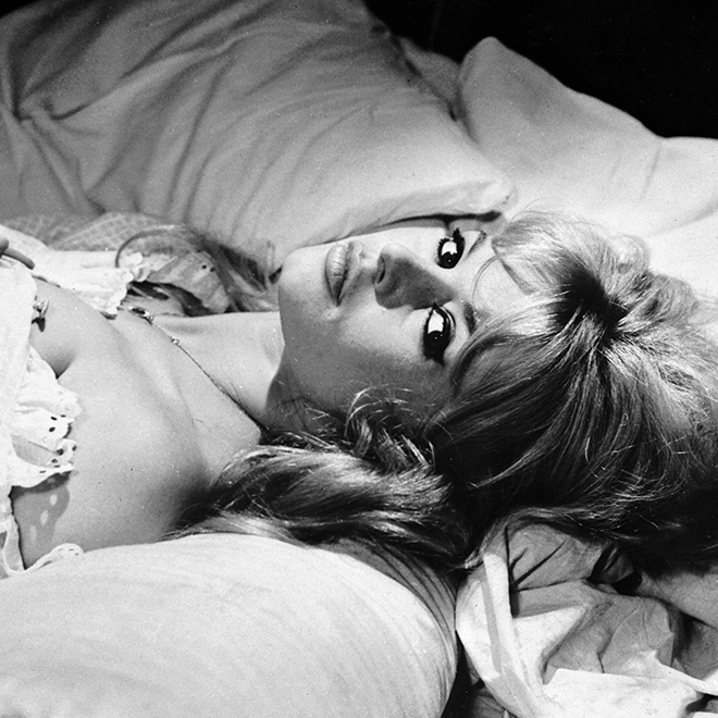 How To Fix Your Skin While You Sleep