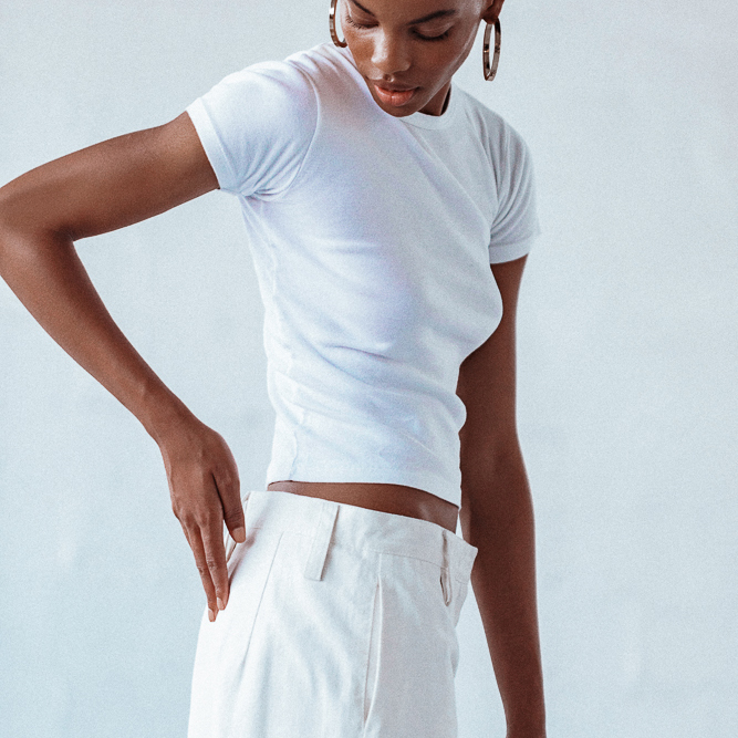 6 Very Inventive Ways Team Glossier Deals With Summer Sweat