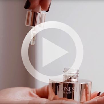 See Jessica Alba Prep Her Skin For Makeup