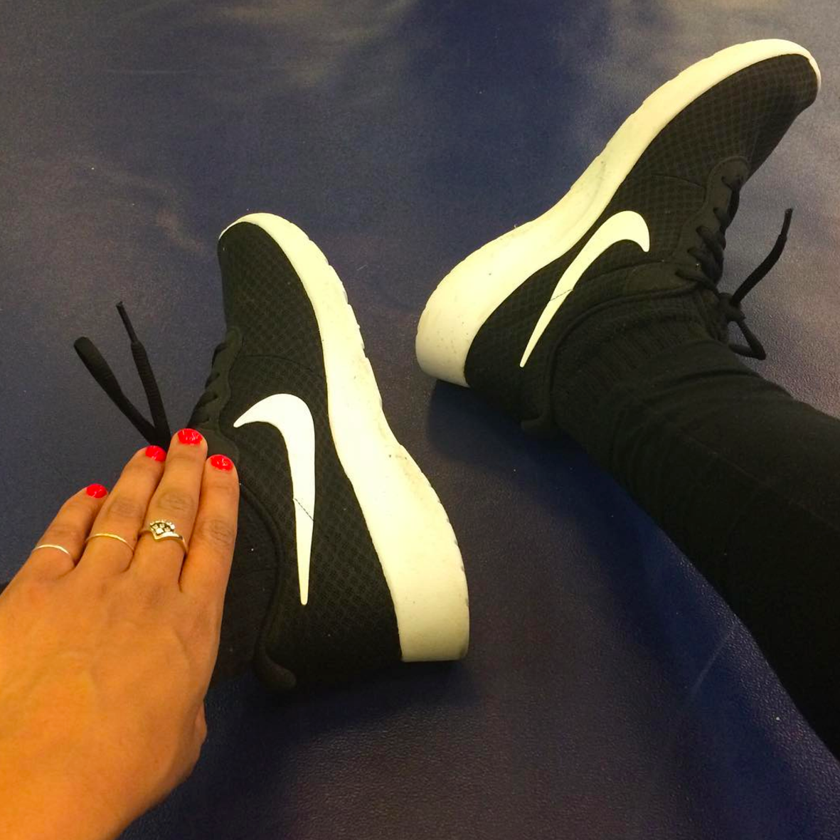 The Artist With The '90s Supermodel-Inspired Beauty Routine