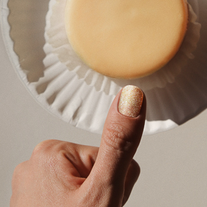 Gelcream Holds Doughnuts + Wears Glitter