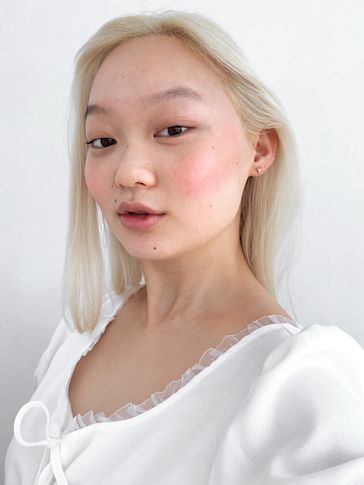 Get To Know Glossier's Cloud Paint