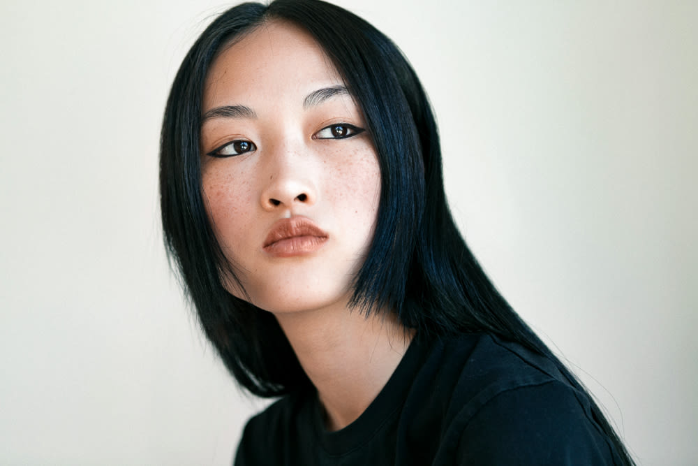 How To Get Jing Wen's Subtle Cat Eye | Into The Gloss