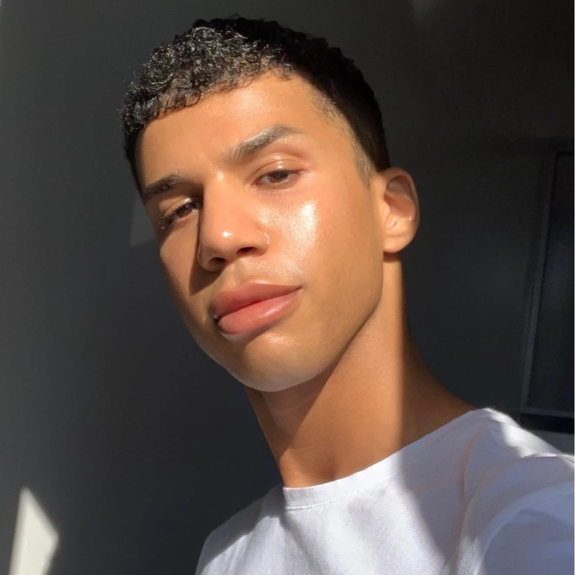 The Drag Queen Who's Mastered The Dimensional Nude Lip