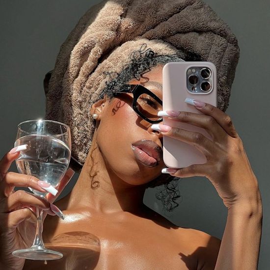 The Social Media Manager Who Shapes Her Own Brows