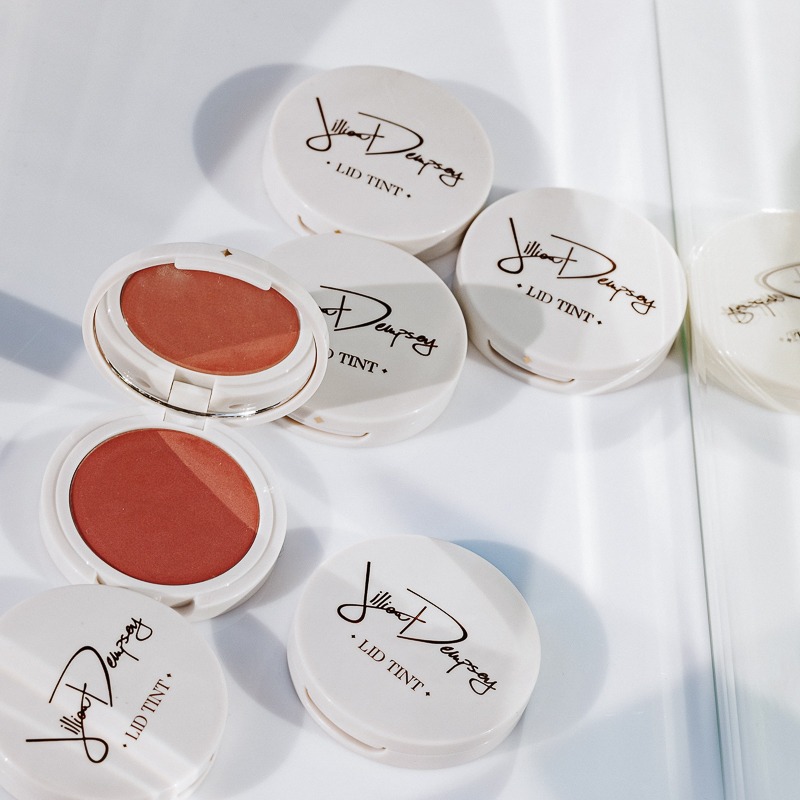 Fake Depth With This Easy Lid Tint