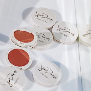 Fake Depth With This Easy Lid Tint