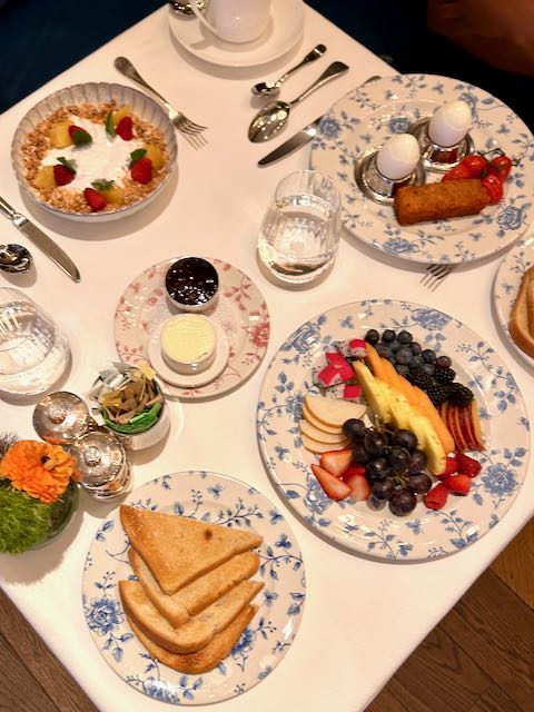 Sophie Carbonari Flew In From Paris To Give Everyone Their Best Met Gala Face