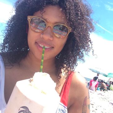 The Artist With The '90s Supermodel-Inspired Beauty Routine