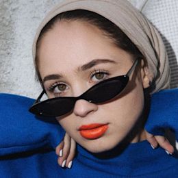 The Digital Strategist With A Super Smart Shaving Technique