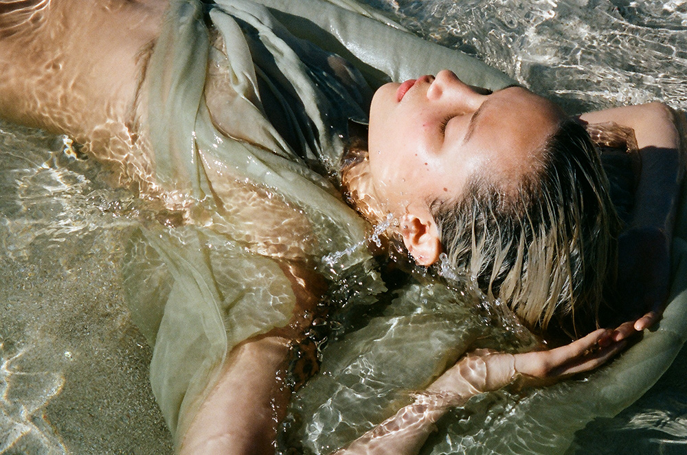 The Definitive Guide To Getting (And Keeping) A Good Self-Tan