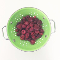 Eat Pretty: Raspberry Chia Overnight Oats