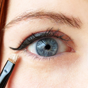 A Cheater's Guide To Applying Eyeliner 