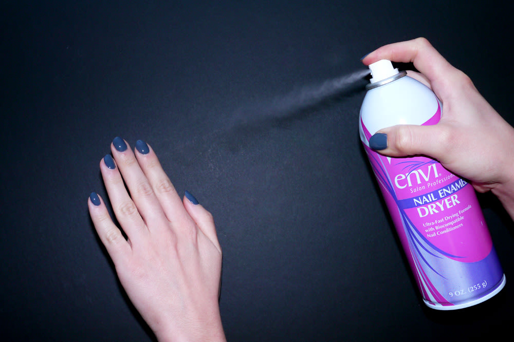 Nail polish drying spray
