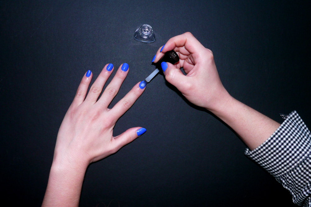How To Dry Your Manicure In Two Minutes | Into The Gloss
