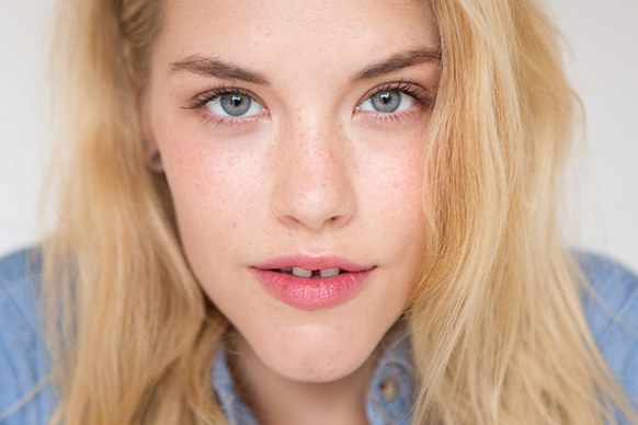 Ashley Smith Got Off The Plane Like This